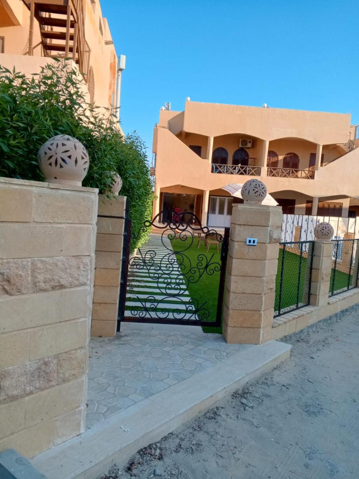 Villa Halfmoon House