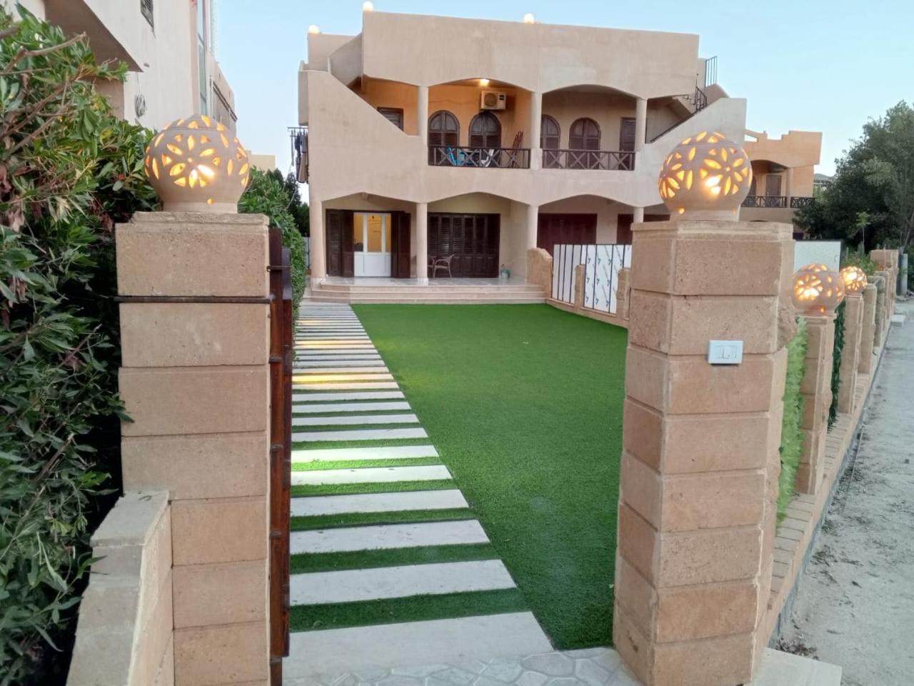 Villa Halfmoon House *
